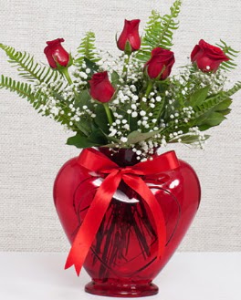 Kalp içerisinde 5 adet kırmızı gül  Hediye Çiçek hediye sevgilime hediye çiçek 