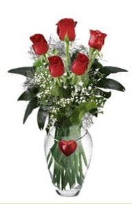  Hediye Çiçek İnternetten çiçek siparişi  5 adet kirmizi gül ve kalp çubuklu