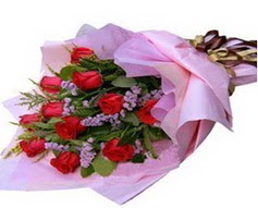 11 adet kirmizi güllerden görsel buket  Hediye Çiçek uluslararası çiçek gönderme 