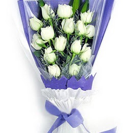  Hediye Çiçek güvenli kaliteli hızlı çiçek  11 adet beyaz gül buket modeli