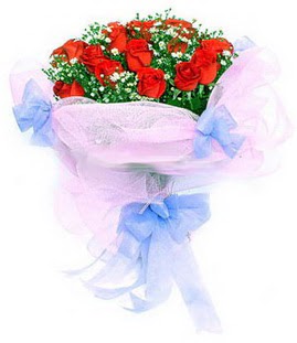  Hediye Çiçek yurtiçi ve yurtdışı çiçek siparişi  11 adet kırmızı güllerden buket modeli