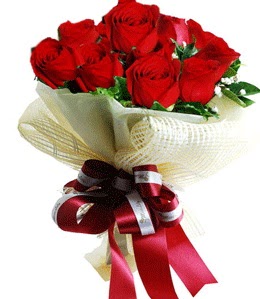 9 adet kırmızı gülden buket tanzimi  Hediye Çiçek uluslararası çiçek gönderme 