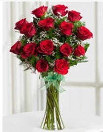 Cam vazo içerisinde 11 kırmızı gül vazosu  Hediye Çiçek ucuz çiçek gönder 