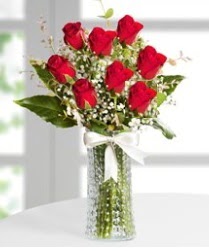 7 Adet vazoda kırmızı gül sevgiliye özel  Hediye Çiçek yurtiçi ve yurtdışı çiçek siparişi 