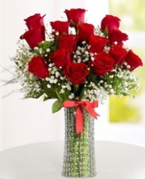 10 kırmızı gül cam vazo içerisinde  Hediye Çiçek kaliteli taze ve ucuz çiçekler 