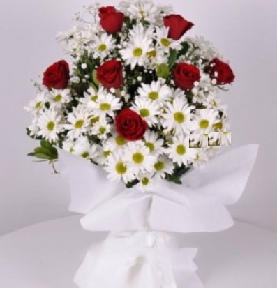 7 adet kırmızı gül ve papatyalar krizantem  Hediye Çiçek online çiçekçi , çiçek siparişi 