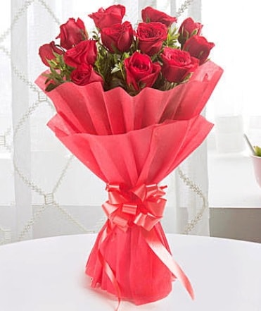 12 adet kırmızı gülden modern buket  Hediye Çiçek 14 şubat sevgililer günü çiçek 
