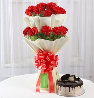 20 adet kırmızı karanfil buketi ve yaş pasta  Hediye Çiçek uluslararası çiçek gönderme 