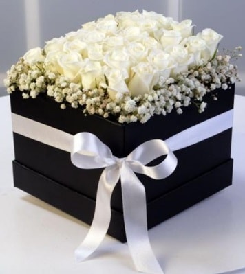Kare kutuda 19 adet beyaz gül  Hediye Çiçek çiçek gönderme 
